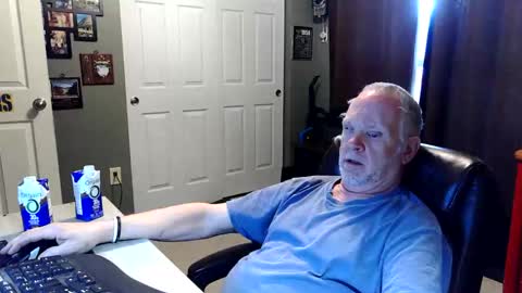 midwestdad09 online show from April 2026 07:05:02 PM