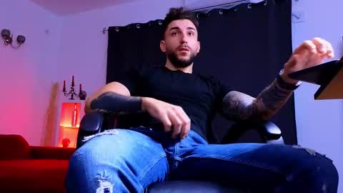 MightyAaron online show from November 2025 05:52:01 AM