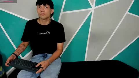 Snapshot of migueyalejo_sweetsex chatting on September 2025 03:22:01 AM migueyalejo sweetsex online show from September 2025 03:22:01 AM