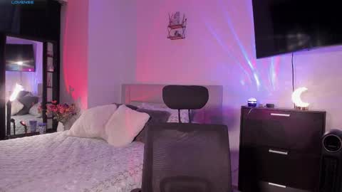 Mia Jhones online show from March 2026 02:12:01 AM