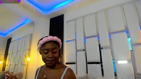 Miia Schwarz  online show from October 2025 09:44:02 PM