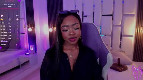 Miia Schwarz  online show from October 2025 04:13:01 AM