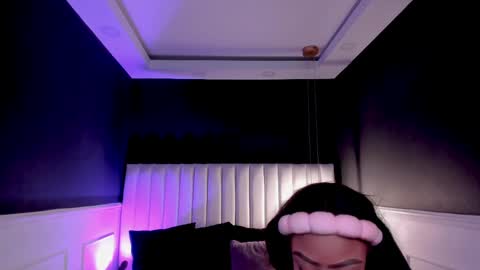 Miia Schwarz  online show from April 2026 12:29:02 PM