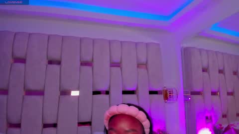 Miia Schwarz  online show from April 2026 01:53:02 PM