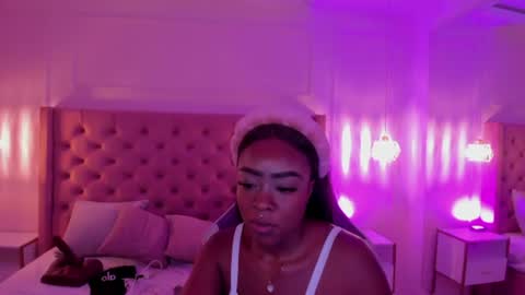 Miia Schwarz  online show from June 2026 07:49:01 PM