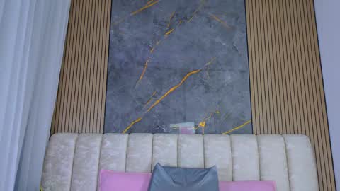 miia scoott  online show from April 2026 12:00:02 PM