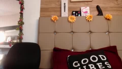 miia online show from November 2025 06:52:01 PM