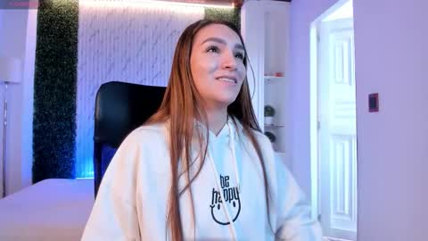 Miia 3 online show from October 2025 12:06:02 PM