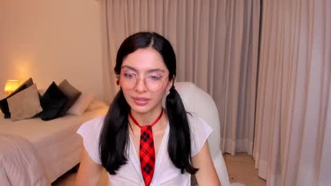 Mia online show from December 2024 06:53:01 AM
