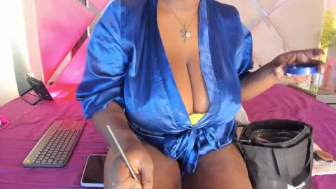 Snapshot of miiaacollinss chatting on November 2025 03:56:01 PM Mia collins online show from November 2025 03:56:01 PM