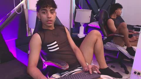 Snapshot of miikeothon chatting on April 2026 04:32:01 AM miikeothon online show from April 2026 04:32:01 AM