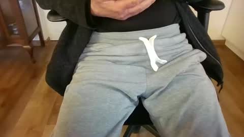 mik online show from November 2025 11:31:02 AM