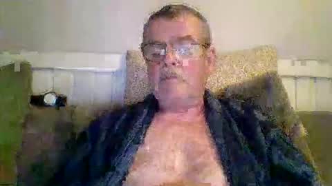 mikael42 online show from April 2026 07:00:02 PM