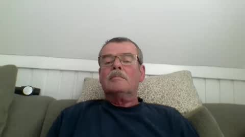mikael42 online show from April 2026 12:47:02 PM