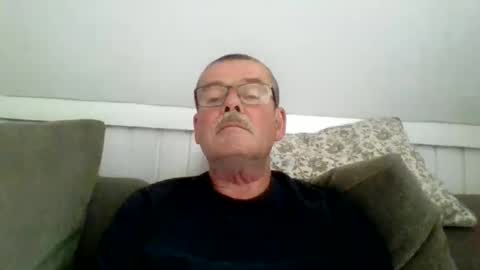 mikael42 online show from May 2026 10:01:02 AM