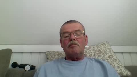 mikael42 online show from May 2026 01:06:01 PM