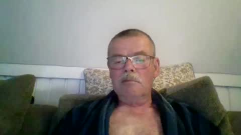 mikael42 online show from May 2026 06:47:02 PM