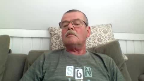 mikael42 online show from May 2026 01:16:02 PM