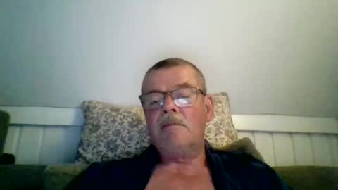 mikael42 online show from May 2026 06:36:02 PM