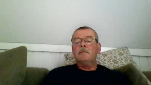 mikael42 online show from May 2026 09:51:02 AM