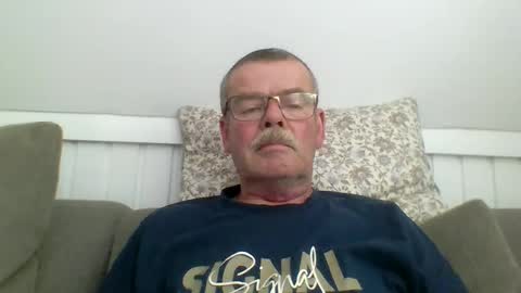 mikael42 online show from June 2026 12:40:02 PM