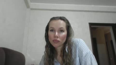 Snapshot of mikaela_well chatting on June 2026 10:47:01 AM mikaela_well online show from June 2026 10:47:01 AM