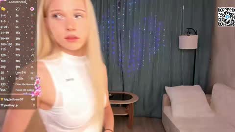 Angel girl online show from April 2026 08:21:01 PM