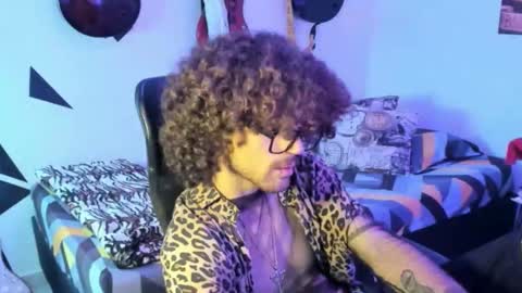 Snapshot of mikaelrizzzo chatting on October 2025 08:33:01 PM mikaelrizzzo online show from October 2025 08:33:01 PM