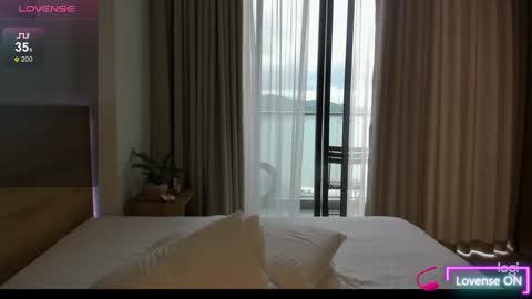 Miko now i live in Vietnam online show from December 2024 03:38:02 AM