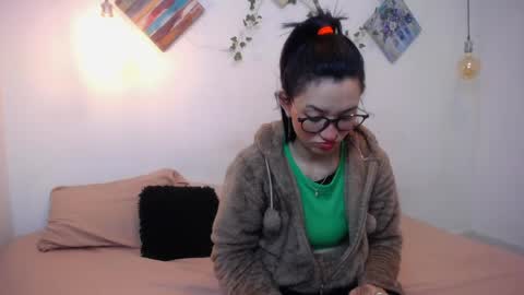 mikaza online show from May 2026 12:46:01 PM