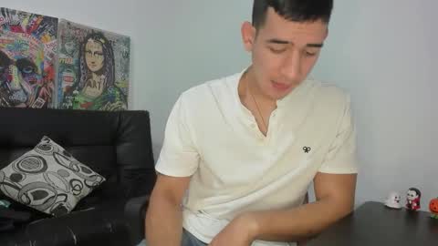 mike3xxx online show from November 2025 10:09:02 PM