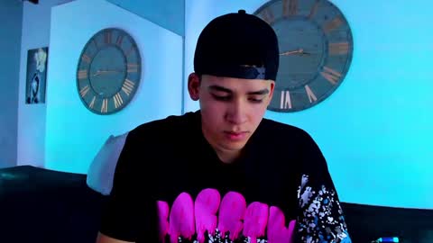 Mike 0233 online show from December 2024 03:43:01 AM