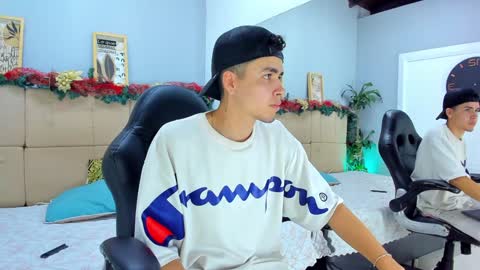 Mike 0233 online show from December 2024 12:23:02 PM