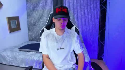 Mike 0233 online show from December 2025 04:41:02 AM