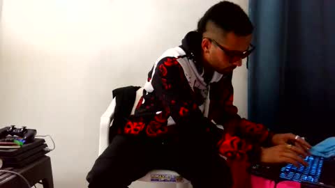 mike_leonrey22 online show from November 2025 11:36:02 PM