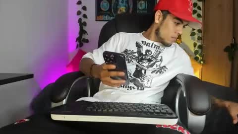 Snapshot of mikee_scooth chatting on December 2024 03:52:02 AM mikee_scooth online show from December 2024 03:52:02 AM