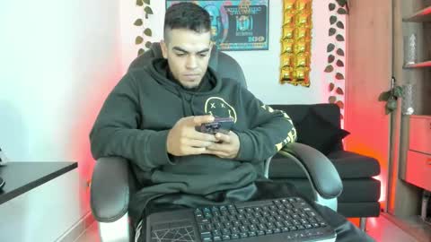 Snapshot of mikee_scooth chatting on December 2024 01:28:01 PM mikee_scooth online show from December 2024 01:28:01 PM