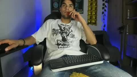 Snapshot of mikee_scooth chatting on January 2025 04:26:01 AM mikee_scooth online show from January 2025 04:26:01 AM