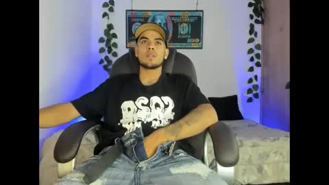 Snapshot of mikee_scooth chatting on February 2025 02:40:02 AM mikee_scooth online show from February 2025 02:40:02 AM