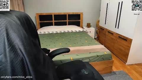 Mike    online show from February 2026 09:52:02 PM