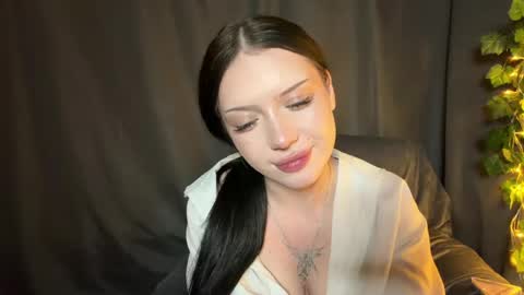 Mia online show from May 2026 06:09:01 PM