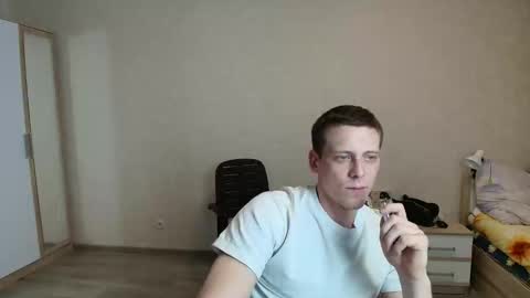 Snapshot of mikimaus0101 chatting on June 2026 01:28:02 PM Michael online show from June 2026 01:28:02 PM