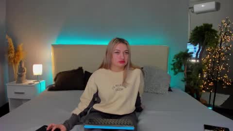 MikkiShows online show from February 2025 08:07:02 PM