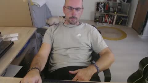 mikmik91 online show from October 2025 03:58:02 PM