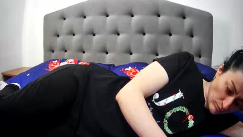 Snapshot of mikyloveu chatting on April 2026 02:14:02 PM Mikyloveu online show from April 2026 02:14:02 PM