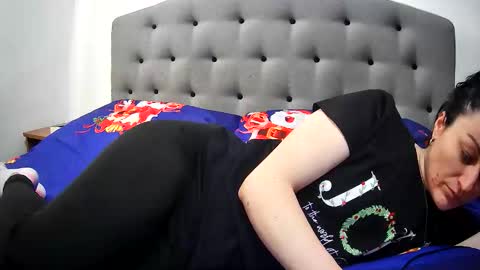 Snapshot of mikyloveu chatting on April 2026 02:51:01 PM Mikyloveu online show from April 2026 02:51:01 PM