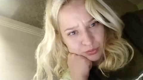 Snapshot of mila_420 chatting on May 2026 10:27:01 PM Mila 420 online show from May 2026 10:27:01 PM