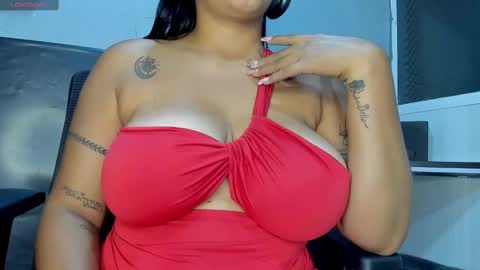 Snapshot of mila_bigboobs chatting on January 2025 07:00:02 AM mila online show from January 2025 07:00:02 AM