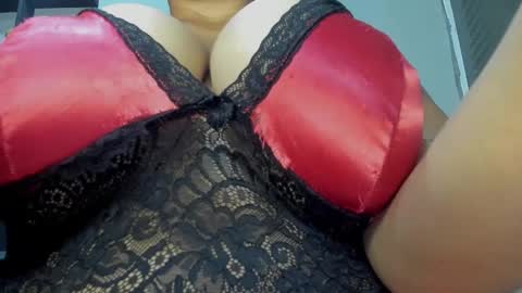 Snapshot of mila_bigboobs chatting on February 2025 09:35:02 AM mila online show from February 2025 09:35:02 AM