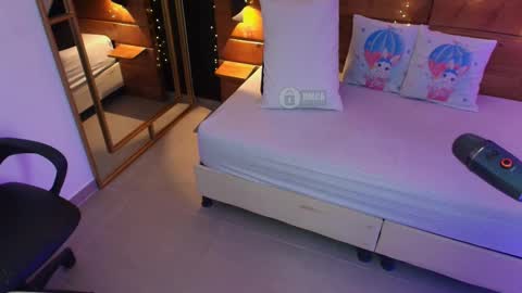 Milena  online show from September 2025 11:10:02 AM